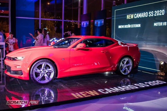 Instalacion de pisos video led p10 en la presentacion del chevrolet camaro ss 2020