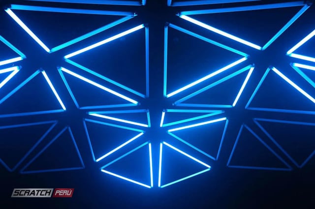 Triangulo cineticos hechos con tubos led