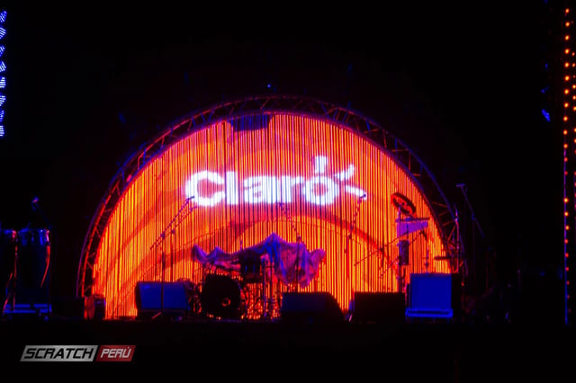 Pantalla led de tubos led para evento de claro en miraflores