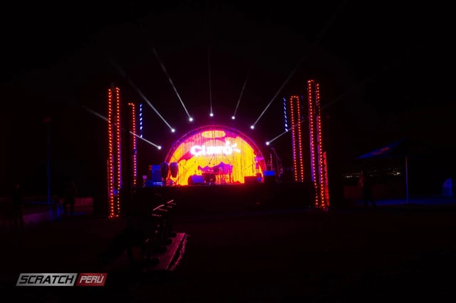 Pantalla led de tubos led para evento de claro en miraflores