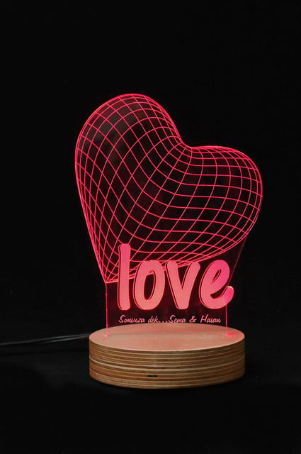 Centro de mesa personalizado fabricados con aclilico marcados en laser y luces led RGB, ideal para resaltar el eventos.