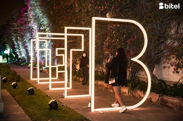 Diseño y fabricacion de Túnel personalizado con luces led para ingresos a eventos