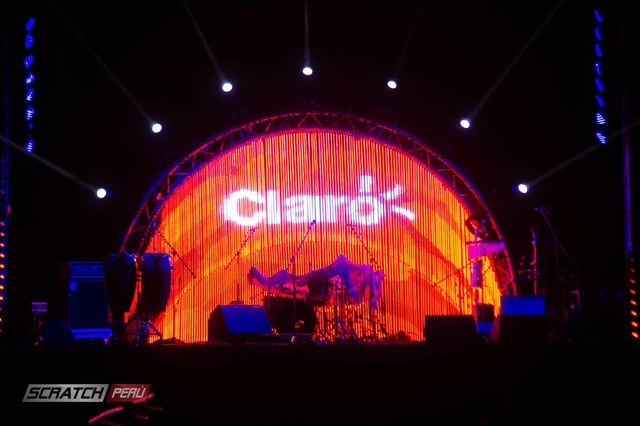 Pantalla led de tubos led para evento de claro en miraflores