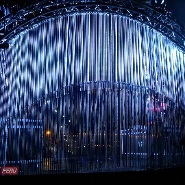 Instalacion de panatalla de tubos led para evento de claro en miraflores
