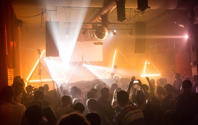 Tubos neon led para decorar tarimas y conciertos controlados por dmx o madrix