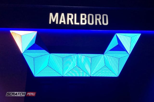 Cabina de dj pantalla video triangular evento marlboro blue azul