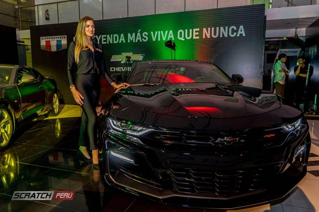 Instalacion de pisos video led p10 en la presentacion del chevrolet camaro ss 2020