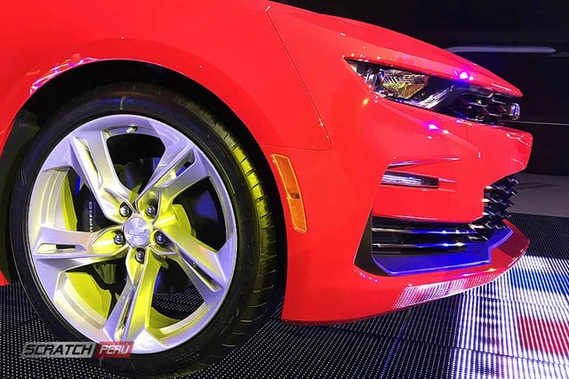 Instalacion de pisos video led p10 en la presentacion del chevrolet camaro ss 2020