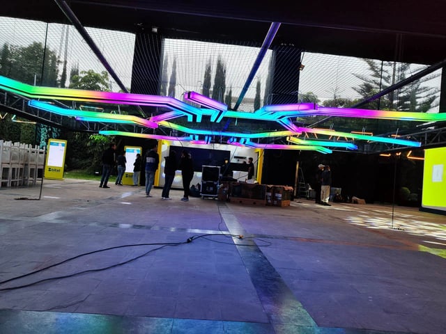 Instalacion de circuito led hecho en acrilico