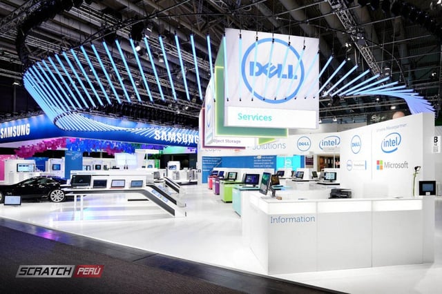Decoracion de techo con tubos led para stand comercial de expo dell