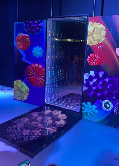 Espejo Infinito con Luces LED es una herramienta impresionante para cualquier evento o activación de marca