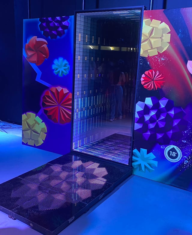 Espejo Infinito con Luces LED es una herramienta impresionante para cualquier evento o activación de marca