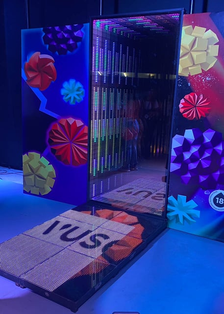 Espejo Infinito con Luces LED es una herramienta impresionante para cualquier evento o activación de marca