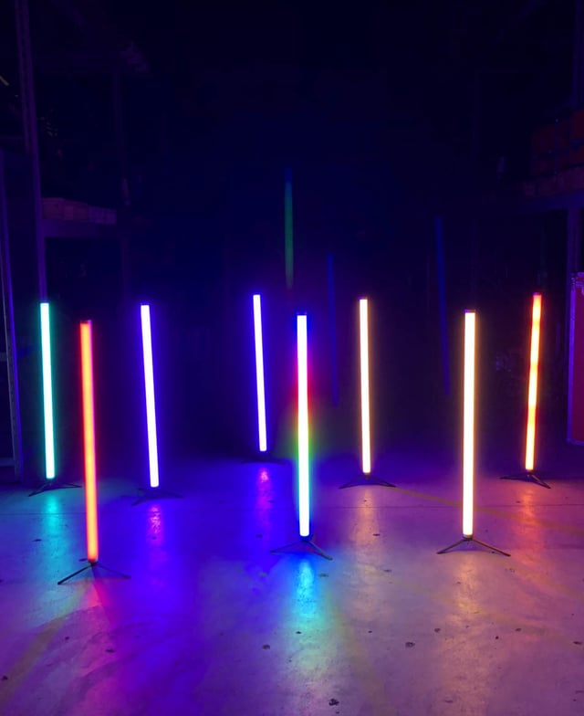 Tubos pixel led RGB 360 verticales controlados con madrix 5