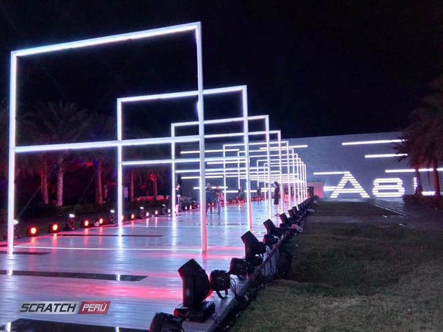 Pasarela de modelaje decorada con cuadros led tunel led