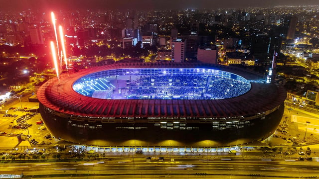 Estadio nacional ubicado en el centro de lima paru, foto desde dron