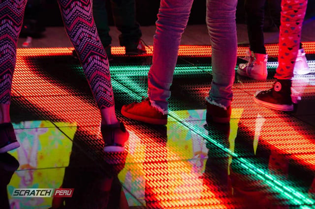 Chicoteca de niños con pista de baile video led