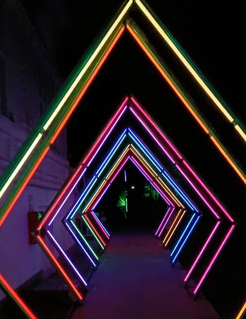 Túnel diamante Neón led RGB controlado con madrix 5 en tiempo real
