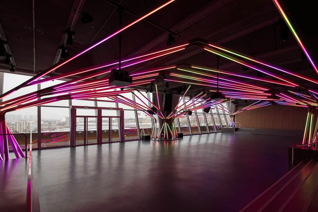 Estructura toldo con luces led color RGB controladas con madrix lighting 5